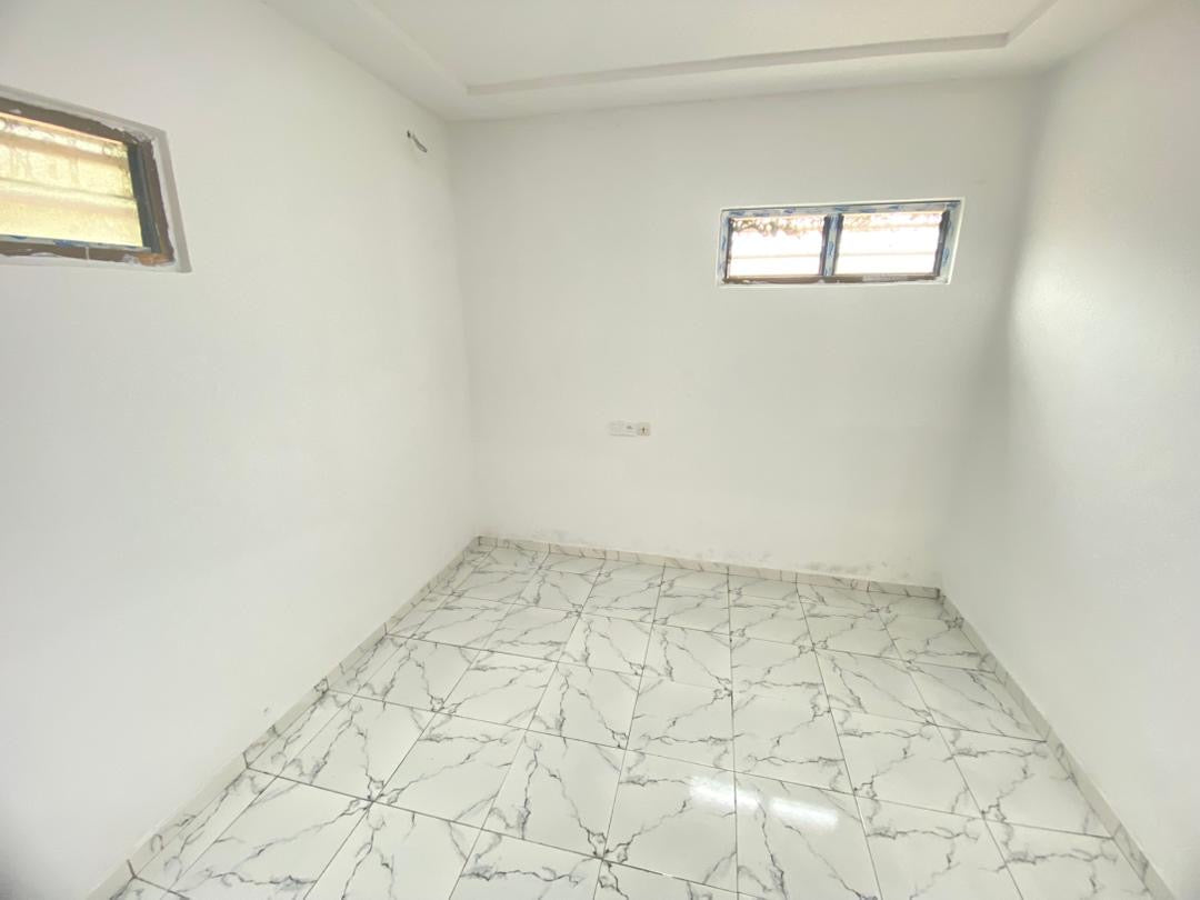 UNE VILLA 3 PIÈCES À LOUER À ADÉWUI À 100M DES PAVÉS