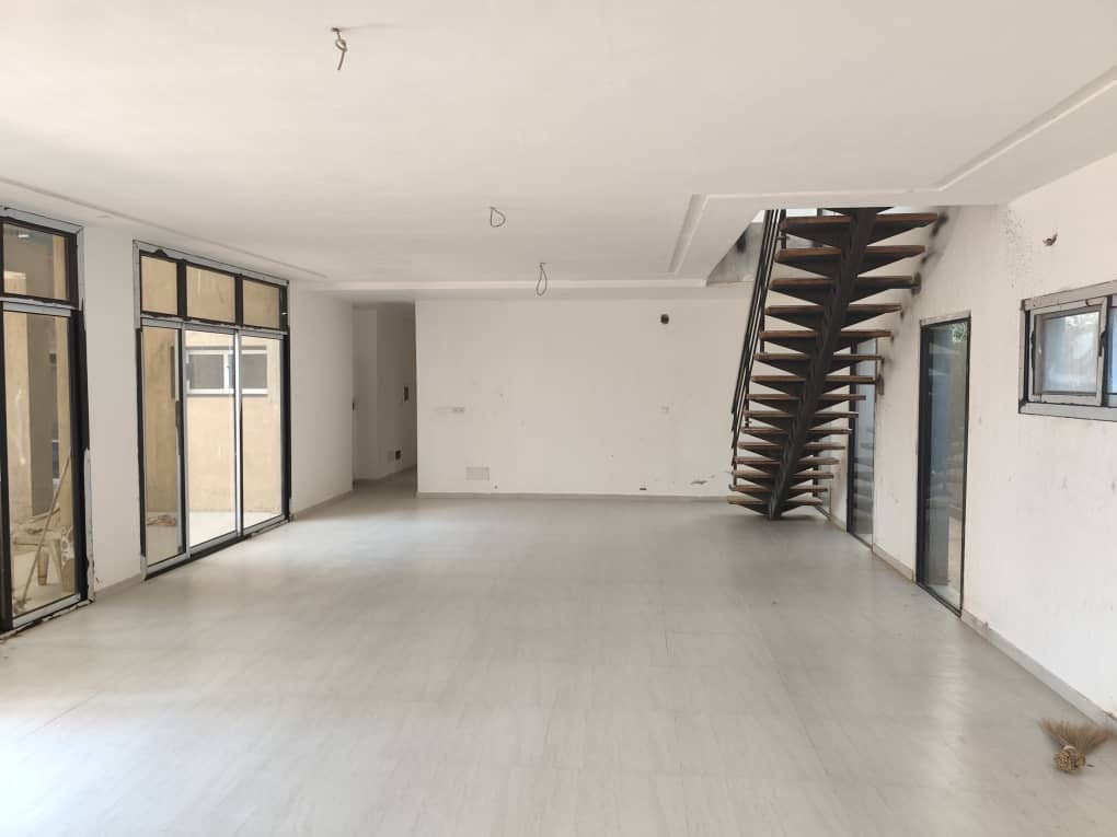 LOMÉ – CITÉ OUA – VILLA R+1 DE 10 PIÈCES À VENDRE