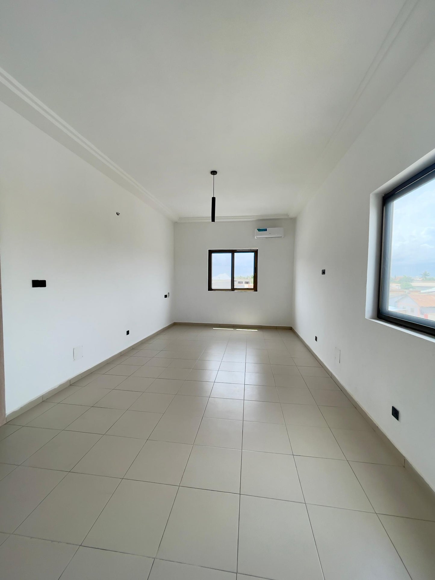 VILLA 4 PIÈCES À LOUER À NYÉKONAKPOÈ – À 40M DU GOUDRON