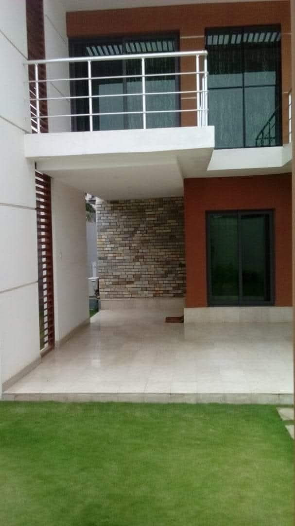 VILLA DE PRESTIGE À VENDRE À ADÉWUI – LOMÉ | MARBRE ITALIEN & TITRE FONCIER