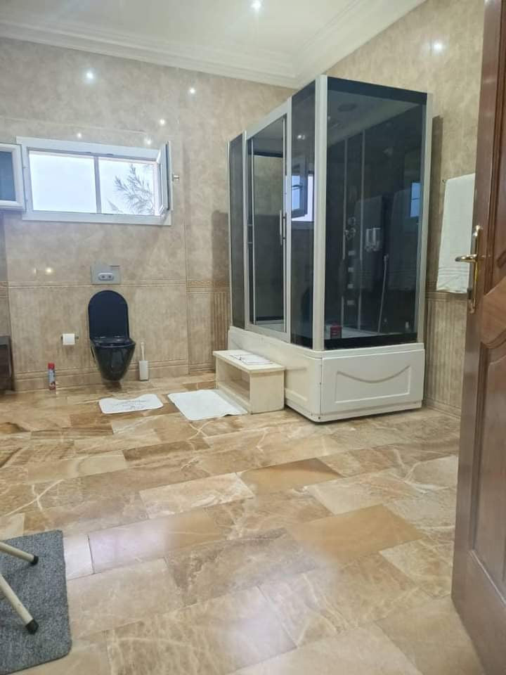 UNE VILLA PISCINE À VENDRE À BAGUIDA - 8 PIÈCES
