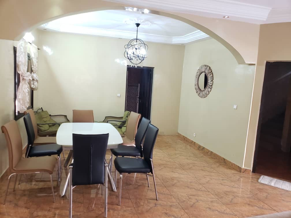 LOCATION VILLA DUPLEX MEUBLÉE À AVENOU (5 CHAMBRES, PISCINE)