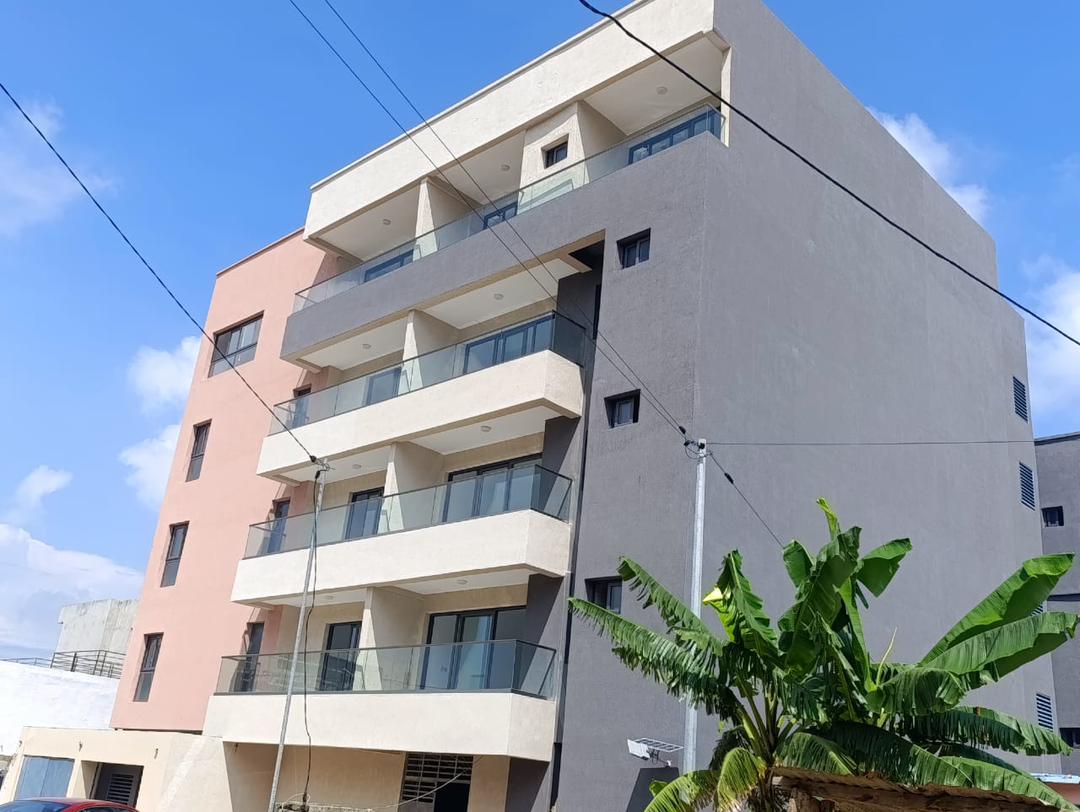DEUX IMMEUBLES JUMELÉS R+3 EN VENTE À ABIDJAN ANGRÉ – 22 PIÈCES – 640 M² – 1,5 MILLIARD CFA