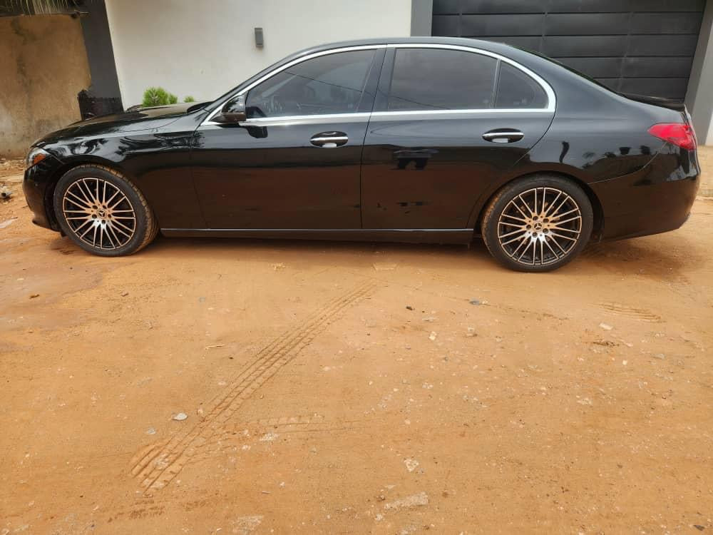 MERCEDES-BENZ C300 2023 – 4 CYLINDRES, FULL OPTIONS, ÉCRAN MULTIMÉDIA, CAMÉRA DE RECUL