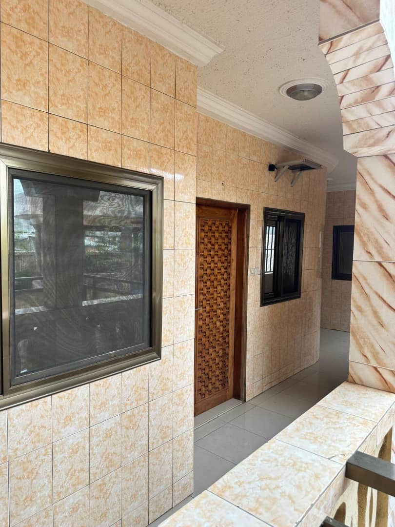 ADAMAVO – VILLA 15 PIÈCES À VENDRE