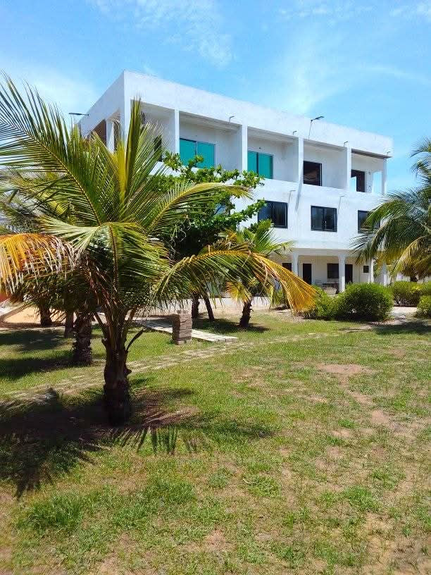 GRANDE PROPRIÉTÉ À VENDRE OU À LOUER À BAGUIDA CÔTÉ PLAGE – 6600 m² | TITRE FONCIER