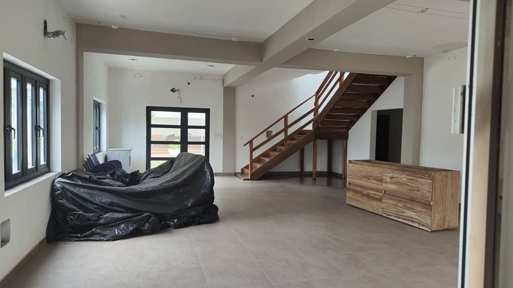 MAGNIFIQUE VILLA À VENDRE À AGOÉ ZOSSIMÉ - 6 PIÈCES