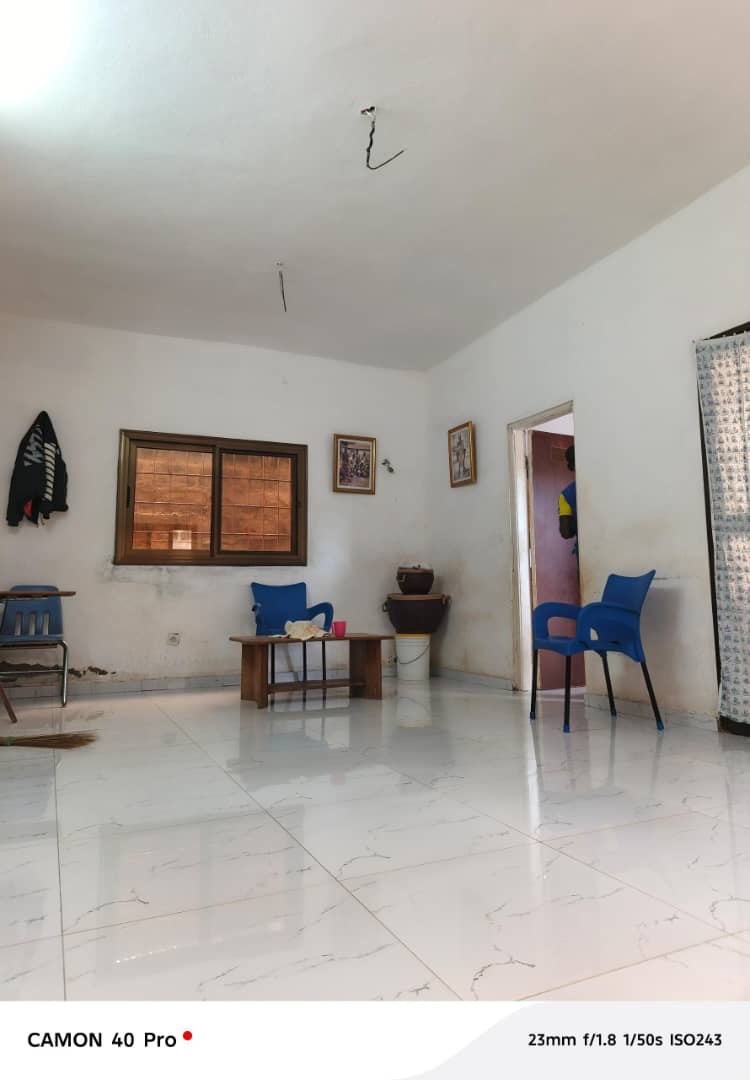 LOMÉ – CITÉ OUA – VILLA R+1 DE 10 PIÈCES À VENDRE