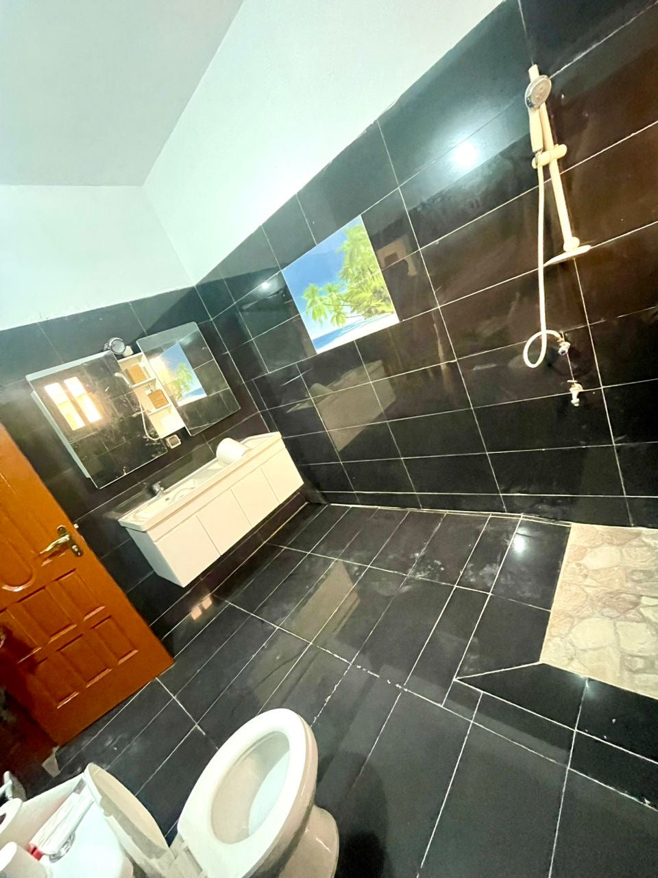 VILLA 6 PIÈCES AVEC PISCINE À VENDRE À ZANGUÉRA – 1/2 LOT – NON LOIN DE MACO