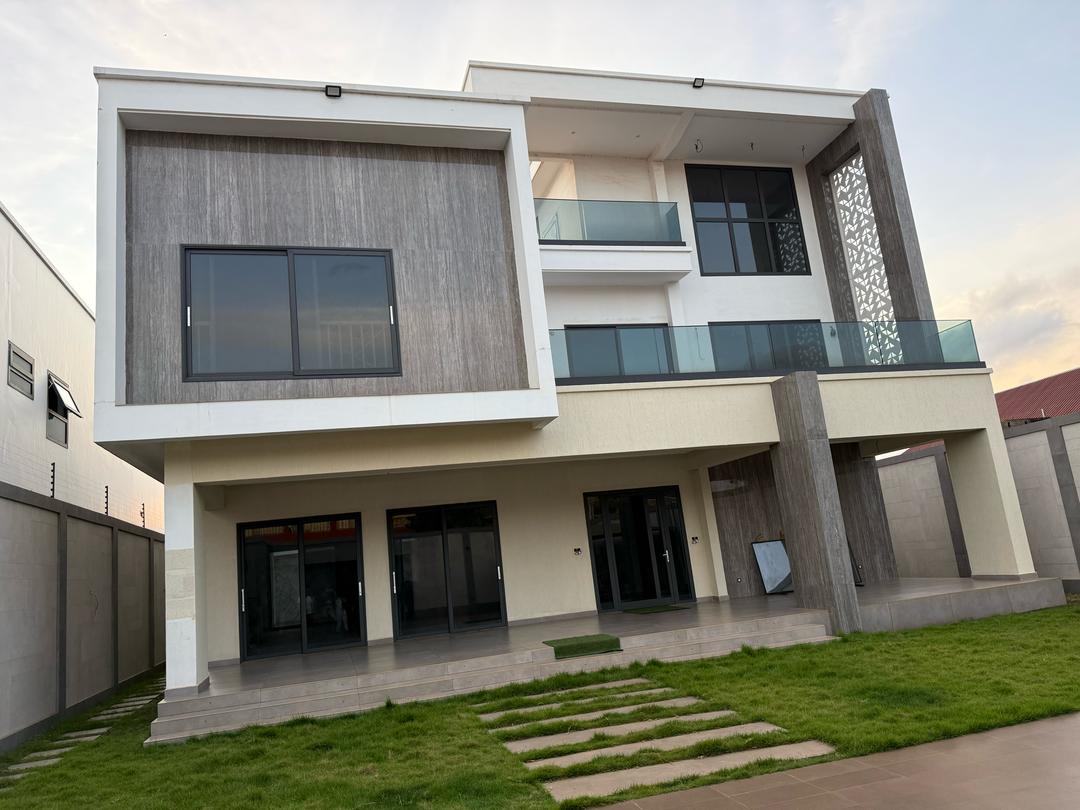 À LOUER – Villa 14 pièces avec piscine et salle de sport à Kégué | Haut standing | 2.500.000 FCFA/mois