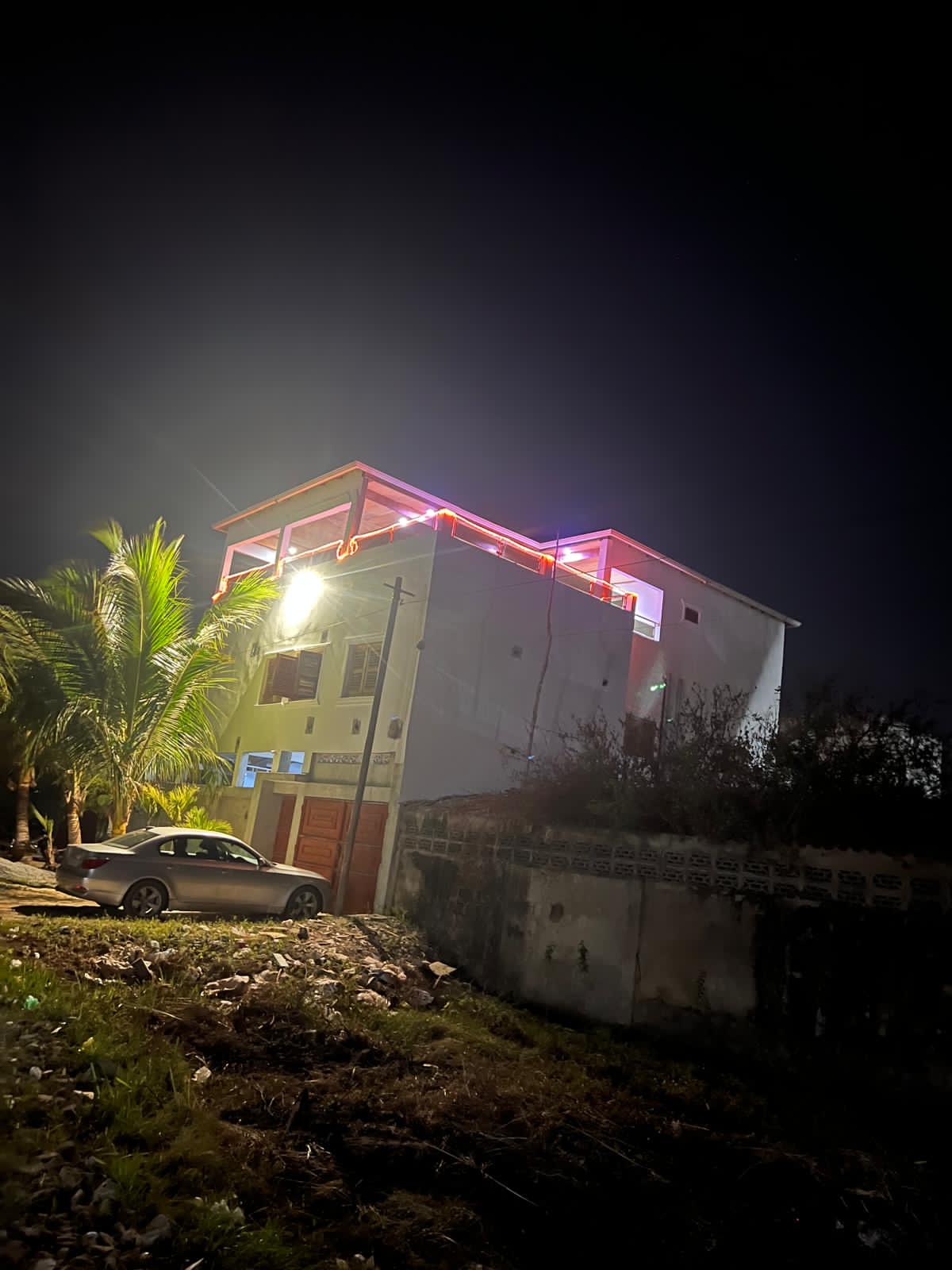 VILLA 18 PIÈCES EN COURS DE FINITION À VENDRE À LOMÉ - AVÉPOZO À 1,5 KM DU GOUDRON