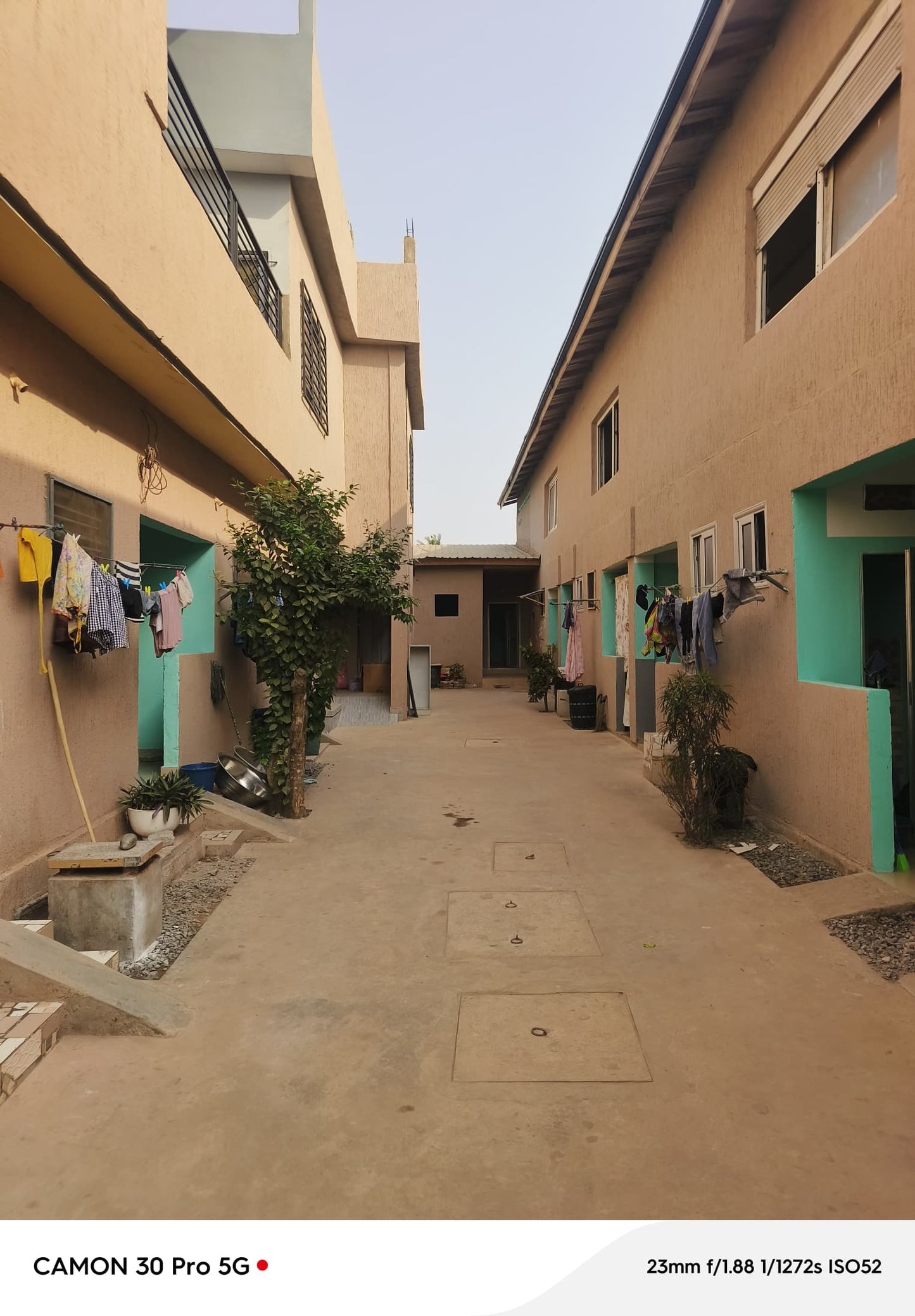 À VENDRE – RÉSIDENCE DUPLEX DE 25 PIÈCES SUR 2 LOTS À ADIDOGOMÉ SAGBADO – 450 MILLIONS FCFA (À DÉBATTRE)
