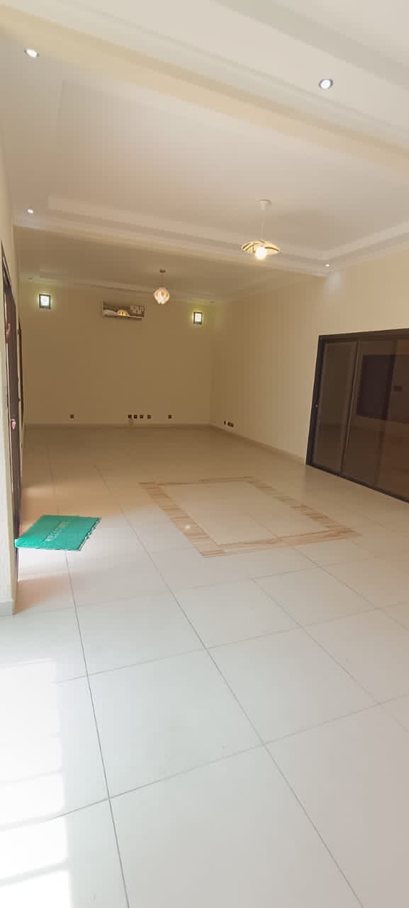 À LOUER – Villa 6 pièces avec piscine à Hedzranawoé Tigamé, à 20 m du goudron | 1,5 million FCFA/mois