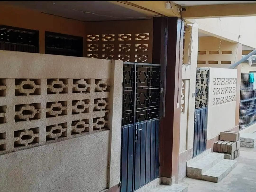 BELLE MAISON DE LOCATION À VENDRE À ADIDOGOMÉ AVÉNOU - 14 PIÈCES