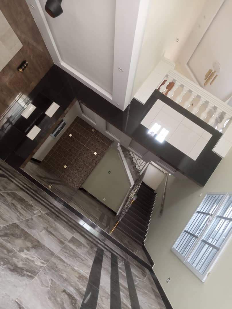 UNE VILLA À VENDRE À ADIDOGOMÉ, BASE EBOMAF - 7 PIÈCES