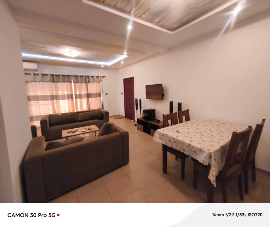 RÉSIDENCE 8 PIÈCES À VENDRE AVEC LES MEUBLES À AGOÈ ASSIYEYÉ – 602 m²
