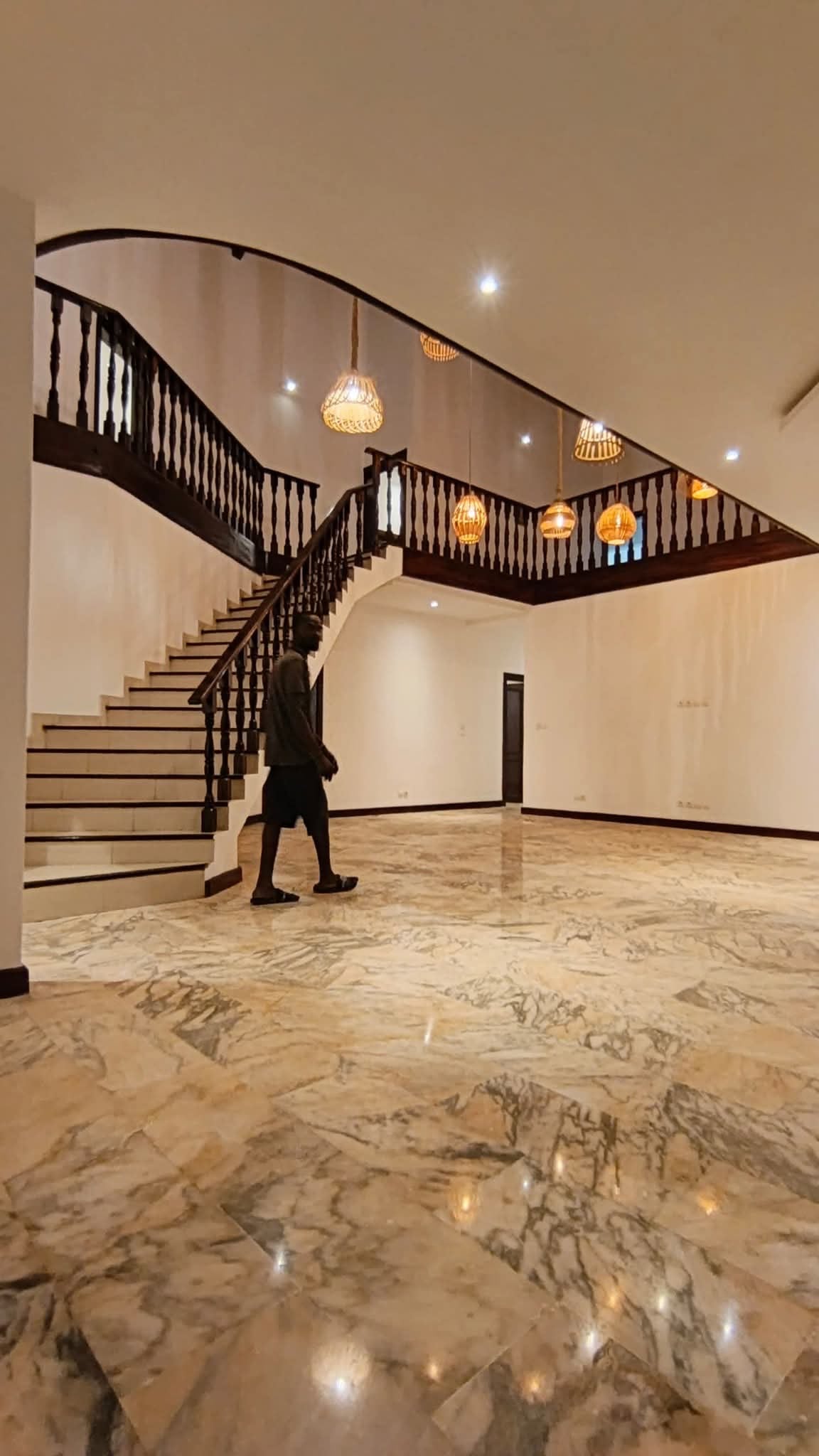 LOMÉ – VILLA 5 CHAMBRES À VENDRE À TOKOIN CASABLANCA (690 M²)