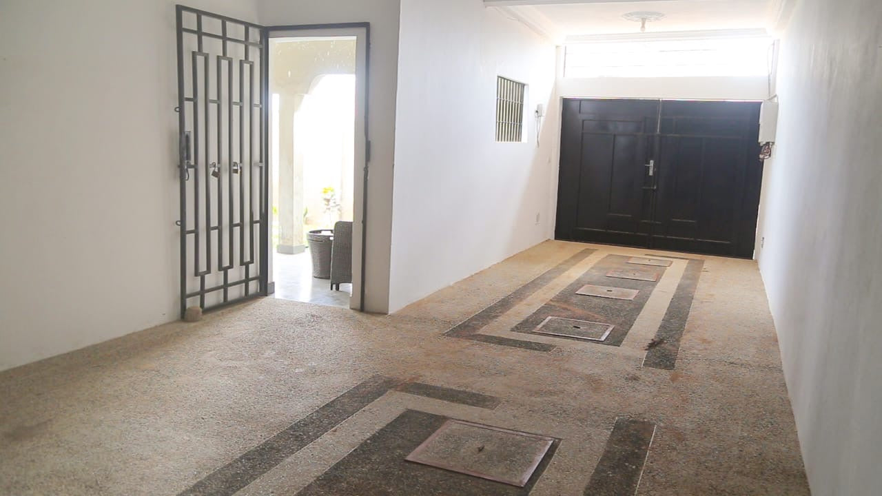 À LOUER – VILLA MEUBLÉ 4 PIÈCES (3 CHAMBRES SALON) À KOHÉ