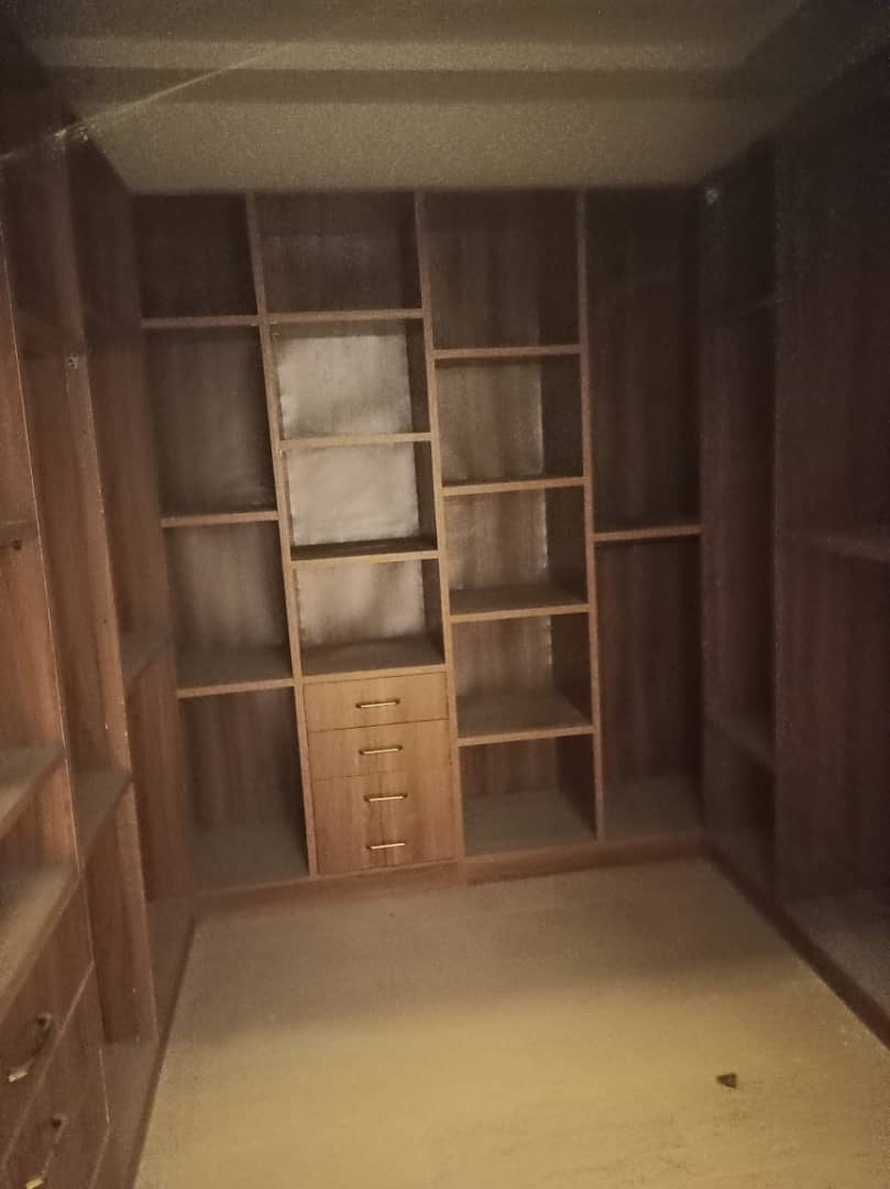 VILLA 8 PIÈCES + PISCINE À VENDRE À ADIDOGOMÉ SAGBADO – 2 LOTS | TITRE FONCIER