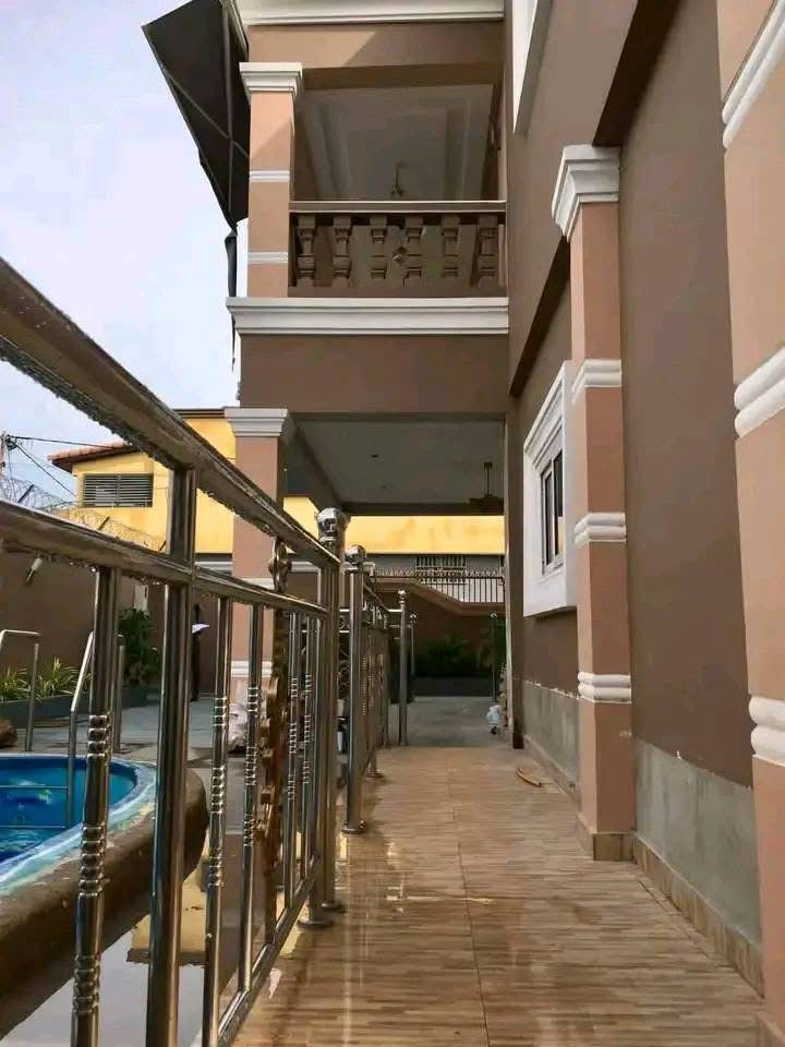 UNE VILLA À VENDRE DANS LA CITÉ MOKPOKPO - 9 PIÈCES