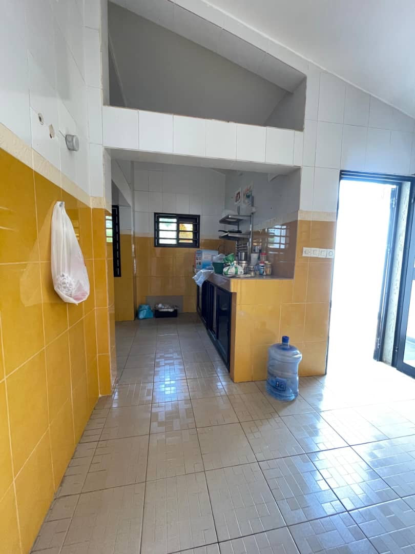 LOMÉ - CAISSE – VILLA 6 PIÈCES AVEC PISCINE À VENDRE