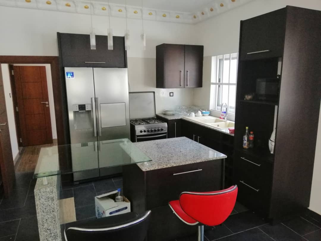 VILLA 8 PIÈCES À VENDRE À AVÉPOZO – CÔTÉ PLAGE – 1 LOT 3/4