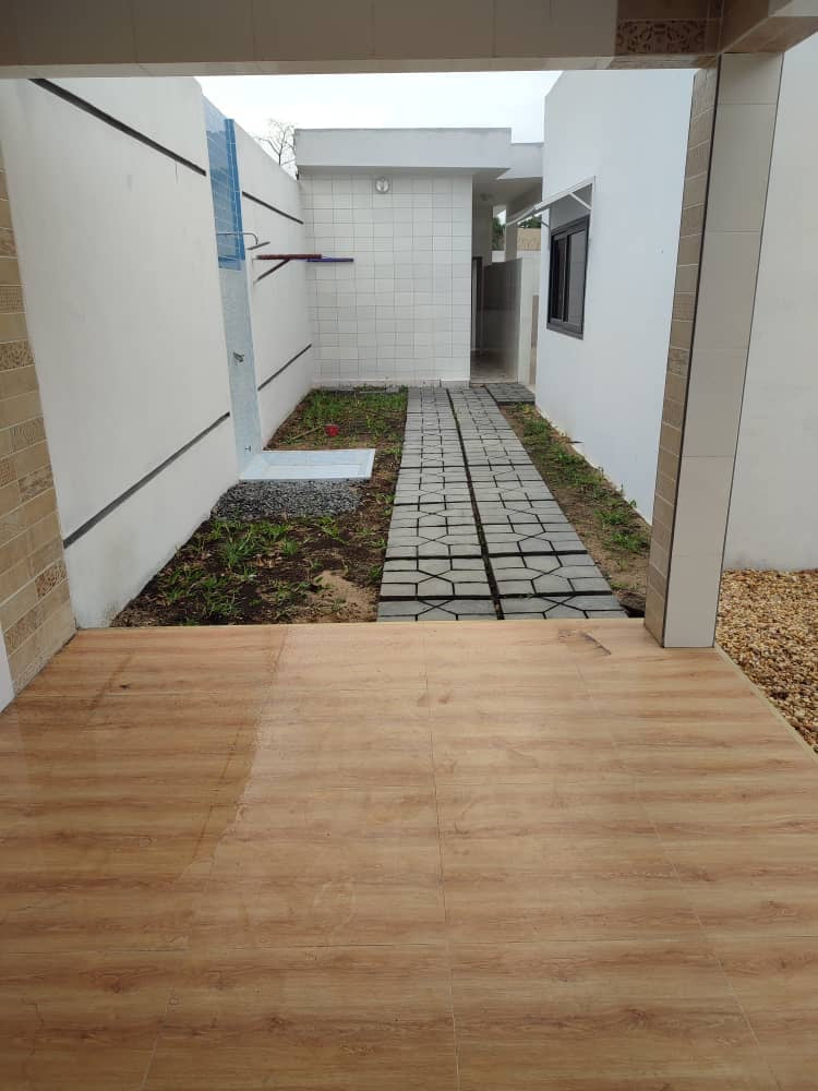 À LOUER – VILLA MEUBLÉE DE 6 PIÈCES AVEC PISCINE À LA RÉSIDENCE DU BÉNIN (CAISSE)