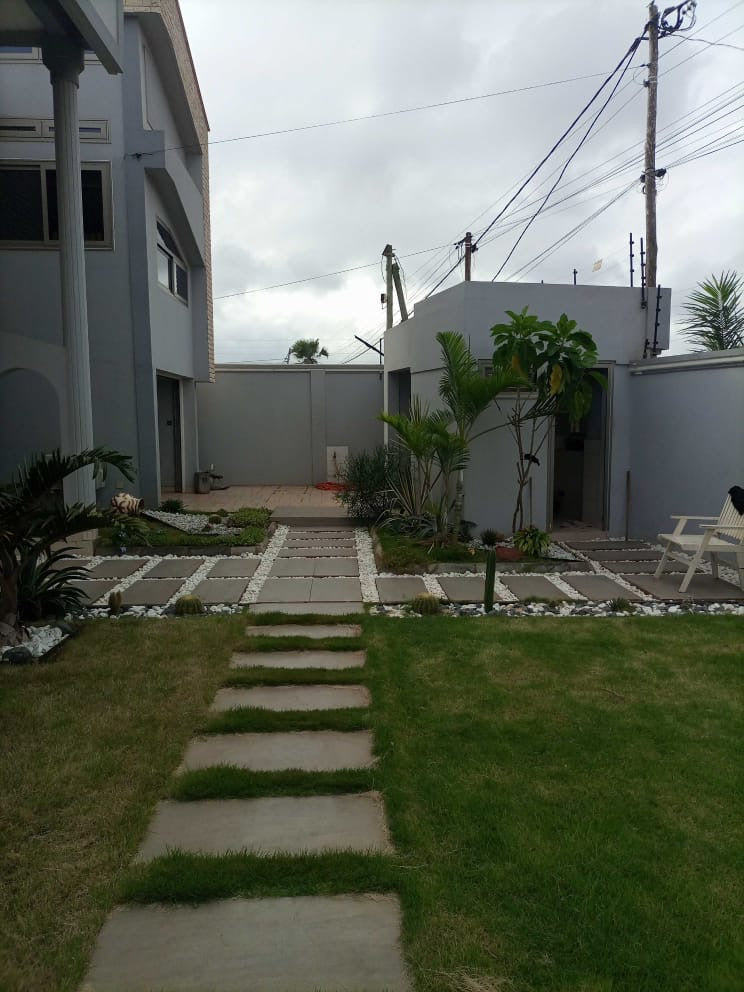 MAGNIFIQUE VILLA SEMI-MEUBLÉE À VENDRE À KEGUE - 9 PIÈCES