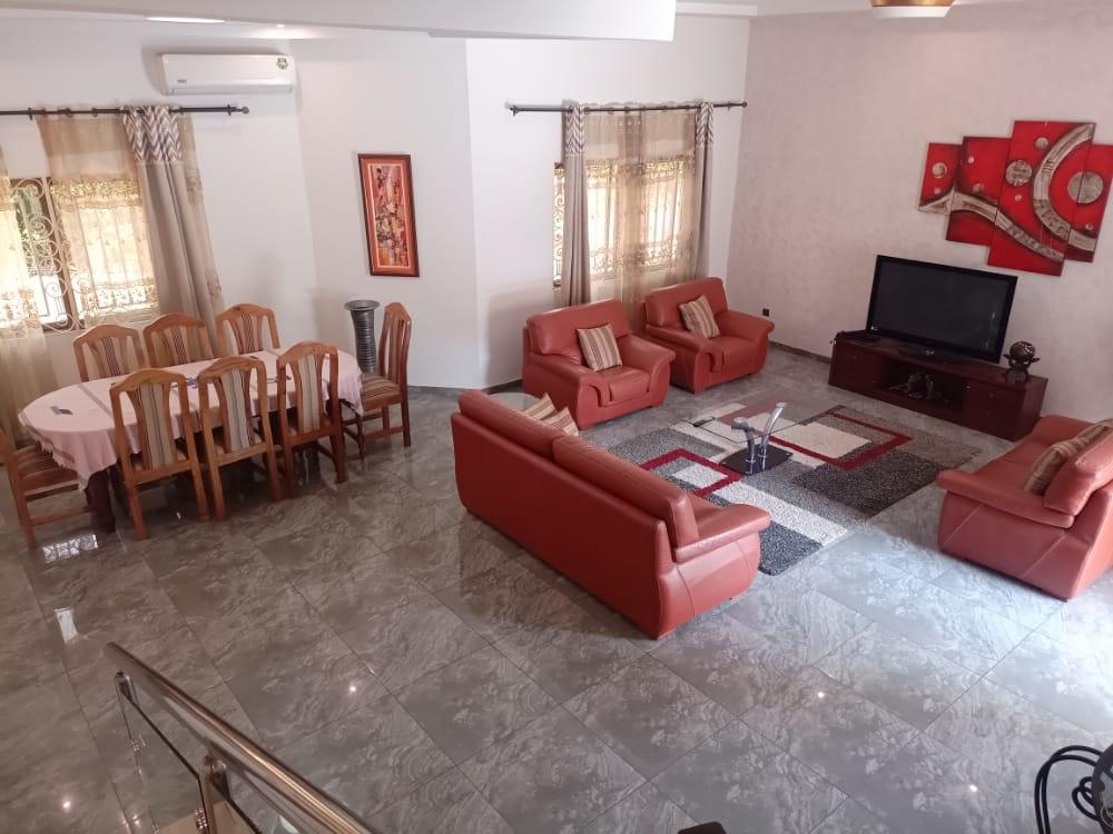 VILLA R+1 DE 11 PIÈCES À VENDRE À AGBALÉPÉDO GTA – 644M²