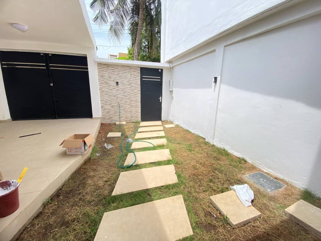 VILLA MEUBLÉE 4 PIÈCES À LOUER À TOKOIN NUKAFU – 850.000 FCFA