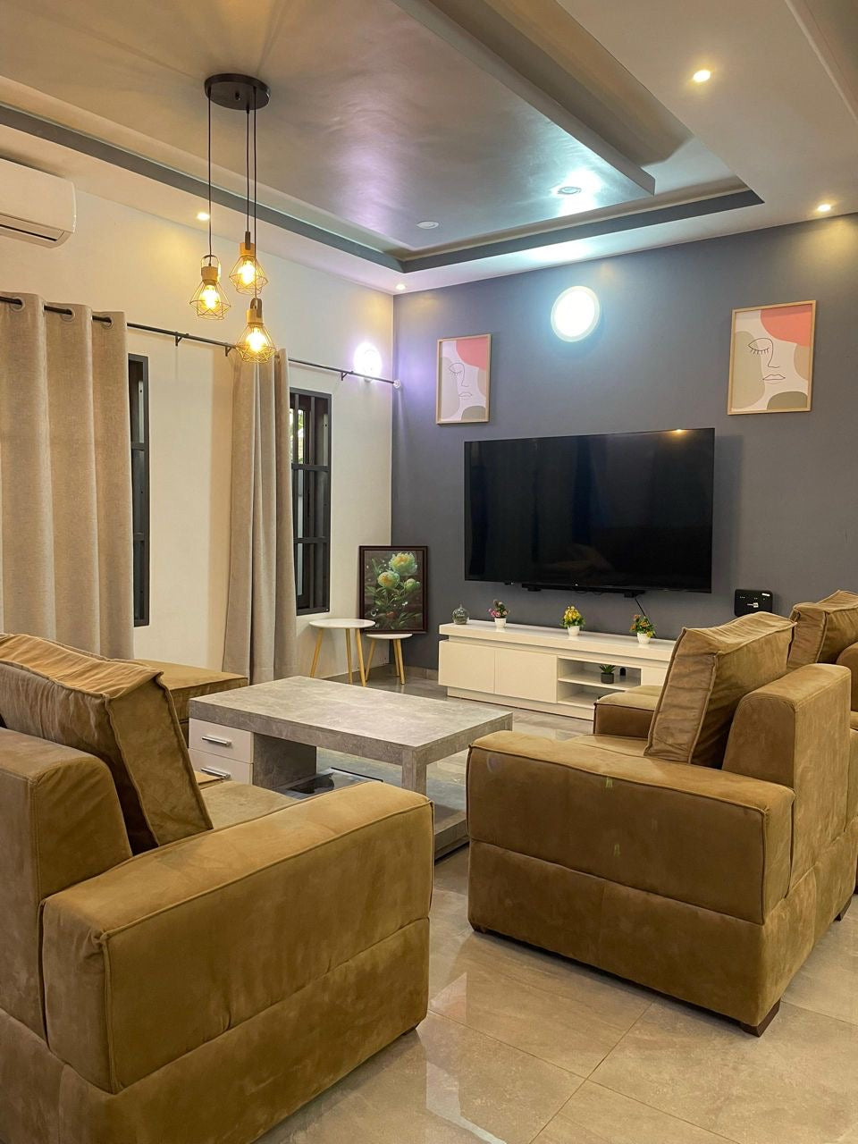 À LOUER – VILLA DUPLEX MEUBLÉE 3 PIÈCES (2 CHAMBRES SALON) À VAKPOSSITO
