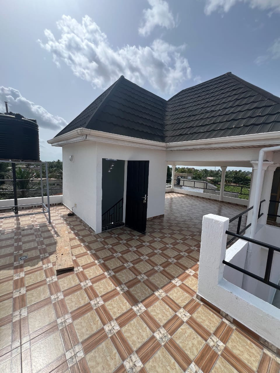 VILLA 6 PIÈCES À VENDRE À ZANGUÉRA KLÉMÉ – 300m²