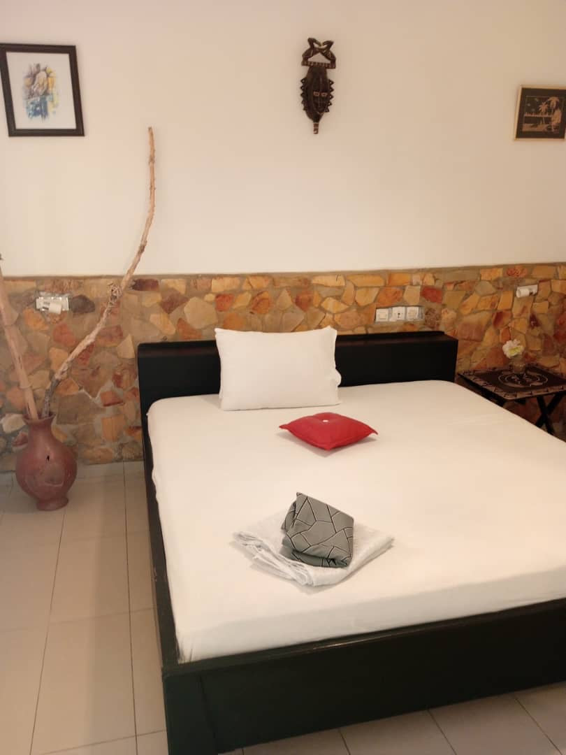 RÉSIDENCE 17 CHAMBRES À VENDRE À BAGUIDA – DEVEGO | TITRE FONCIER