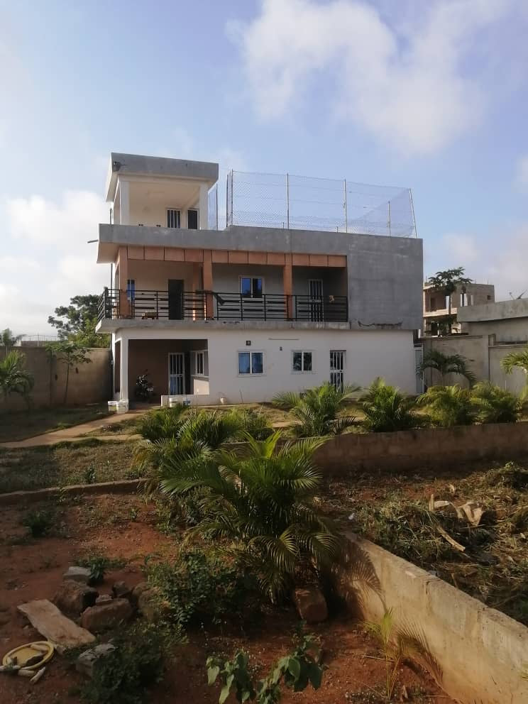 VILLA 7 PIÈCES À VENDRE/LOCATION À AGOÈ APESSITO – TITRE FONCIER EN COURS