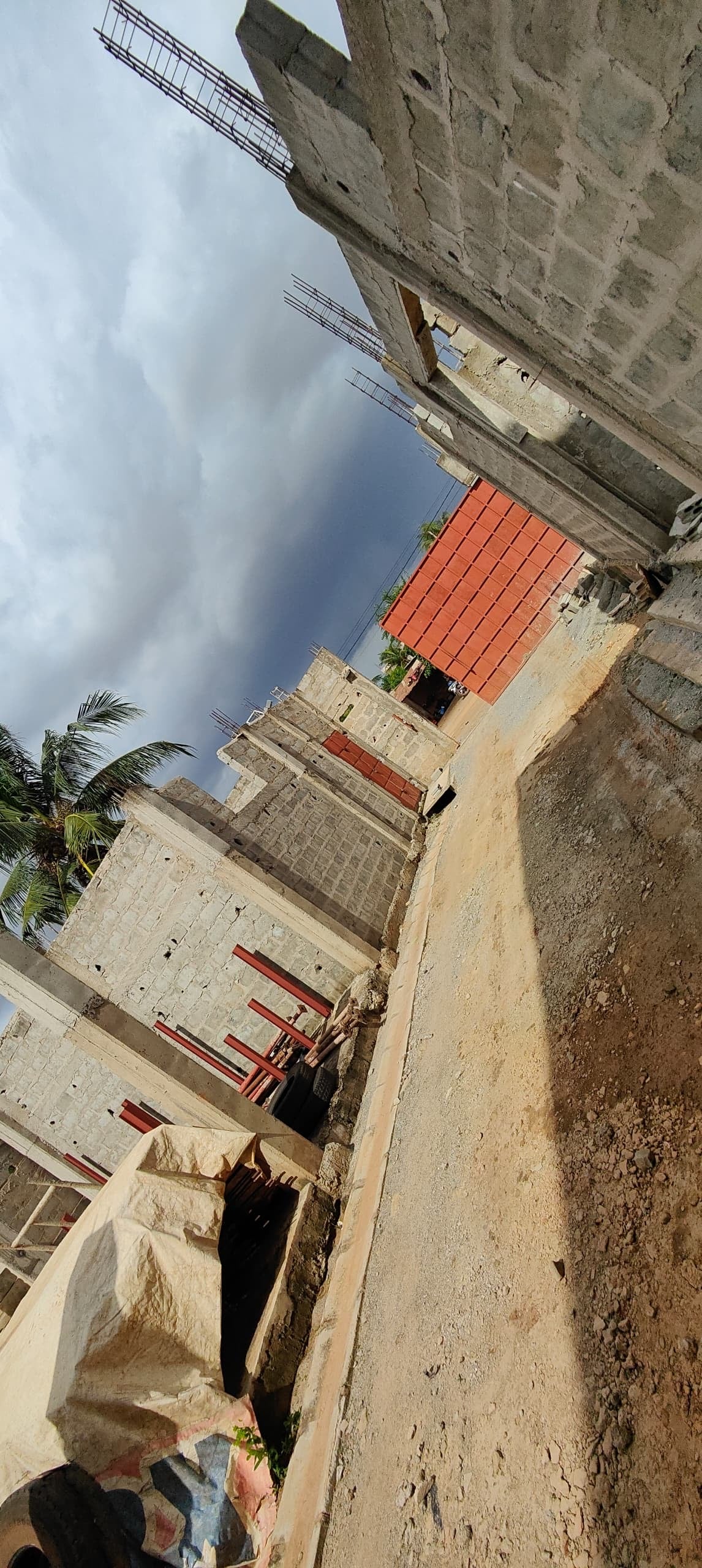 UN IMMEUBLE ET ENTREPÔT À VENDRE À AGOÈ VAKPOSSITO – CAMP GP