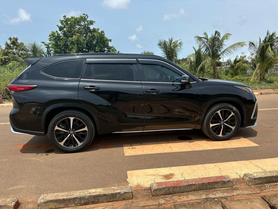TOYOTA HIGHLANDER – 2022 | FULL OPTIONS | 7 PLACES | TOIT PANORAMIQUE
