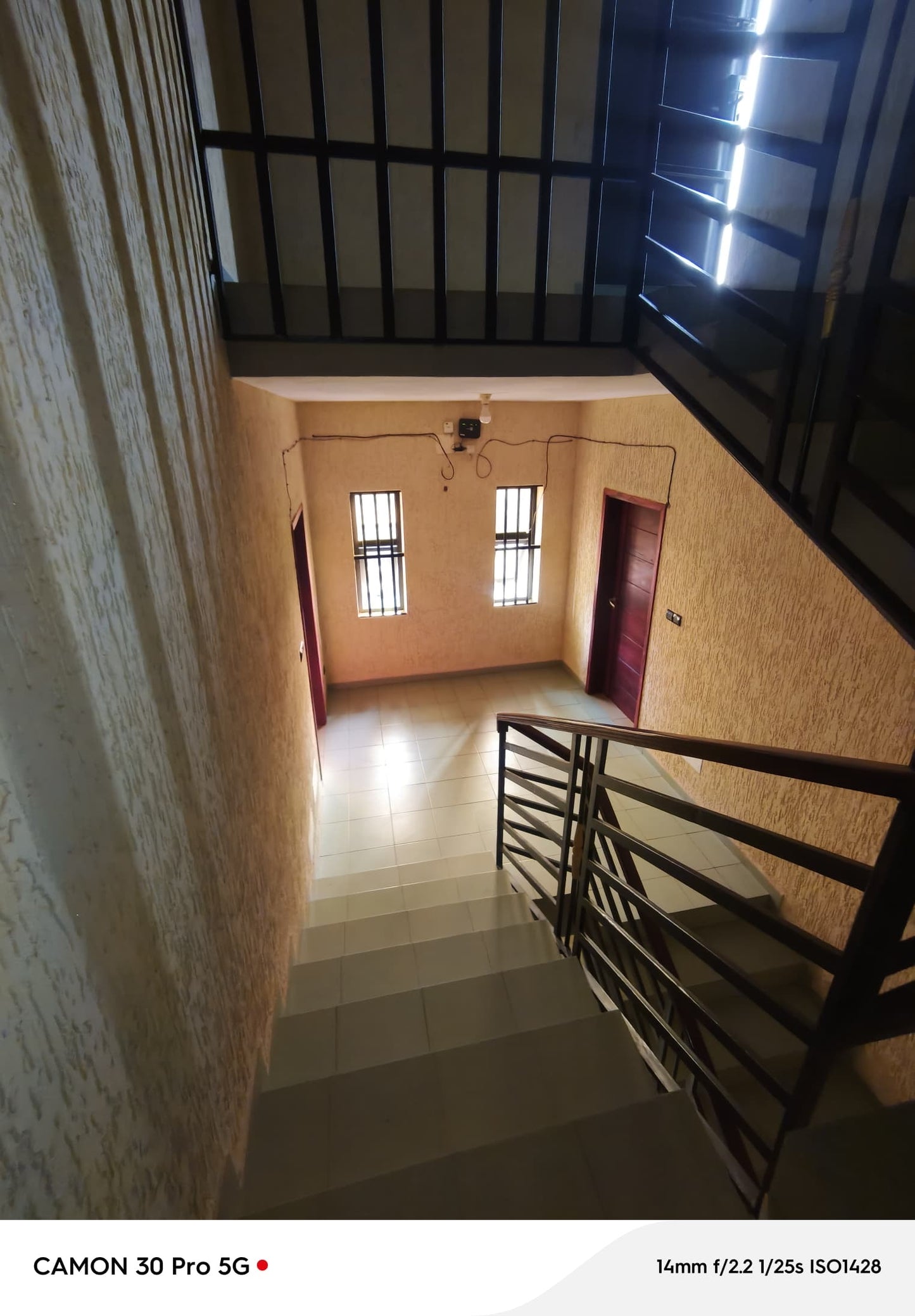 RÉSIDENCE 8 PIÈCES À VENDRE AVEC LES MEUBLES À AGOÈ ASSIYEYÉ – 602 m²