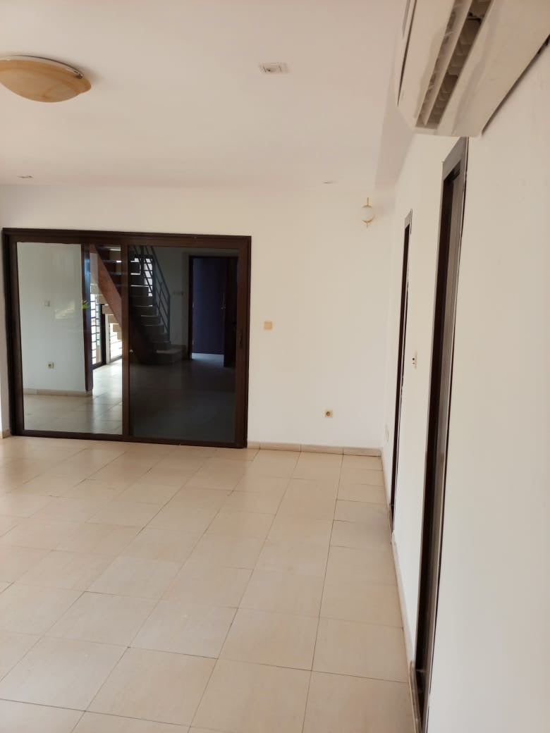HEDZRANAWOÉ – VILLA DUPLEX AVEC PISCINE À LOUER