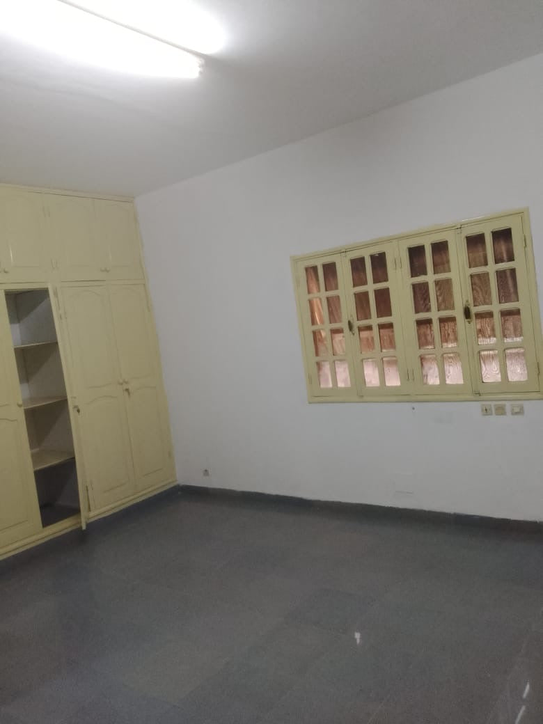 VILLA R+1 EN ANGLE DE RUE À VENDRE À HEDZRANAWOÉ – 4 CHAMBRES, 2 SALONS – 90 MILLIONS