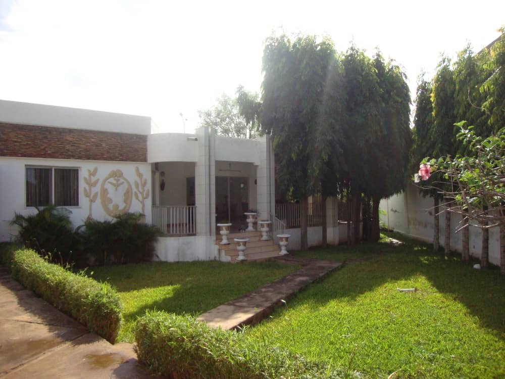 UNE VILLA À VENDRE À NOVISSI AU BORD DU GOUDRON - 5 PIÈCES