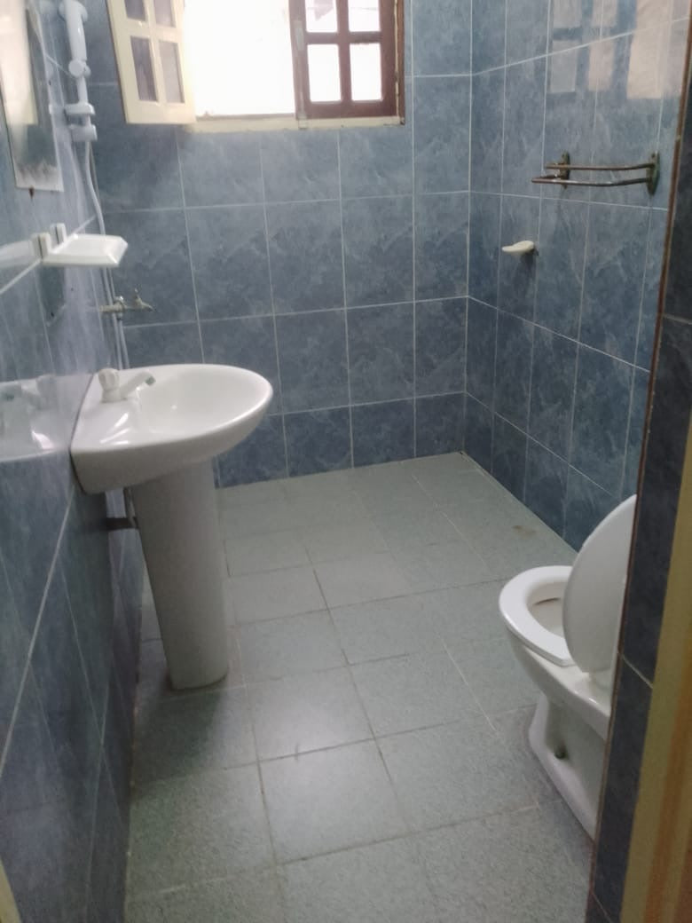 VILLA R+1 EN ANGLE DE RUE À VENDRE À HEDZRANAWOÉ – 4 CHAMBRES, 2 SALONS – 90 MILLIONS