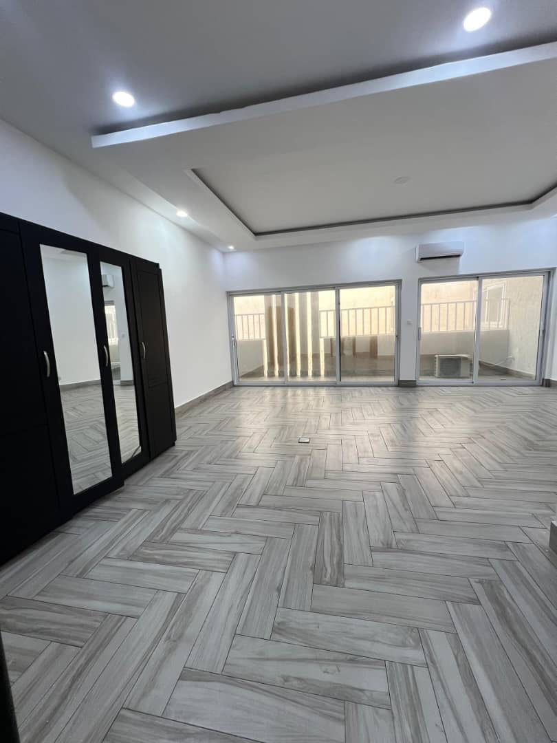 VILLA 8 PIÈCES À VENDRE À LOMÉ - BAGUIDA, CÔTÉ PLAGE