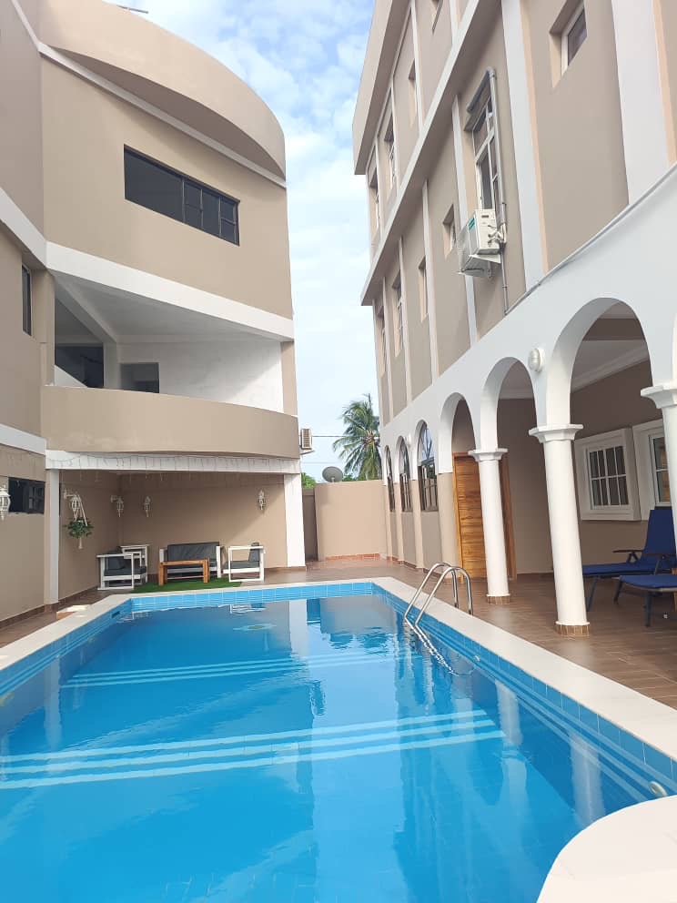HÔTEL À VENDRE À AGBODRAFO - 25 CHAMBRES, PISCINE, RESTAURANT