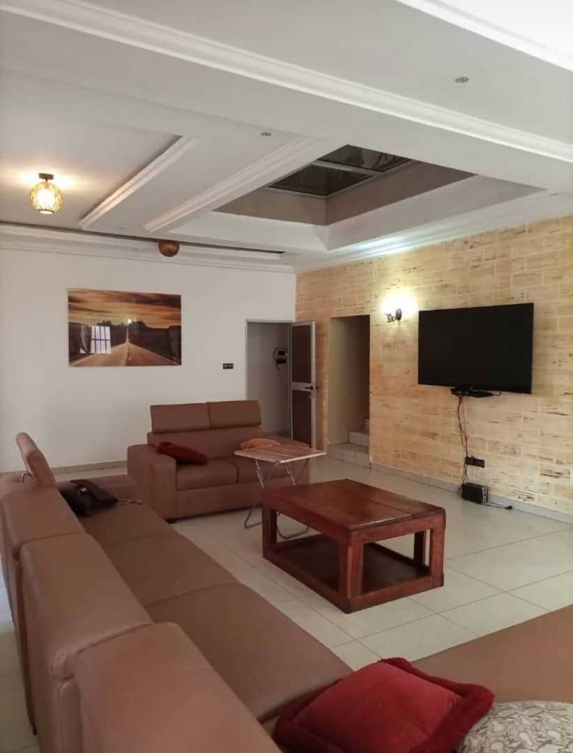 À VENDRE – VILLA DUPLEX DE 10 PIÈCES À AGOE CACAVELI (270 MILLIONS)