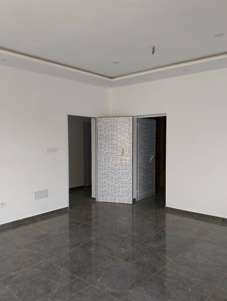 VILLA 7 PIÈCES À VENDRE À AVENOU – 300 m² – TITRE FONCIER