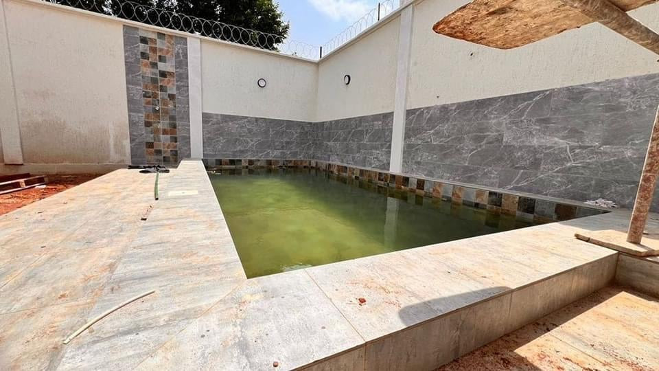VILLAS JUMELLES 6 PIÈCES À VENDRE À FOREVER – 50M DU GOUDRON JEAN-PAUL II