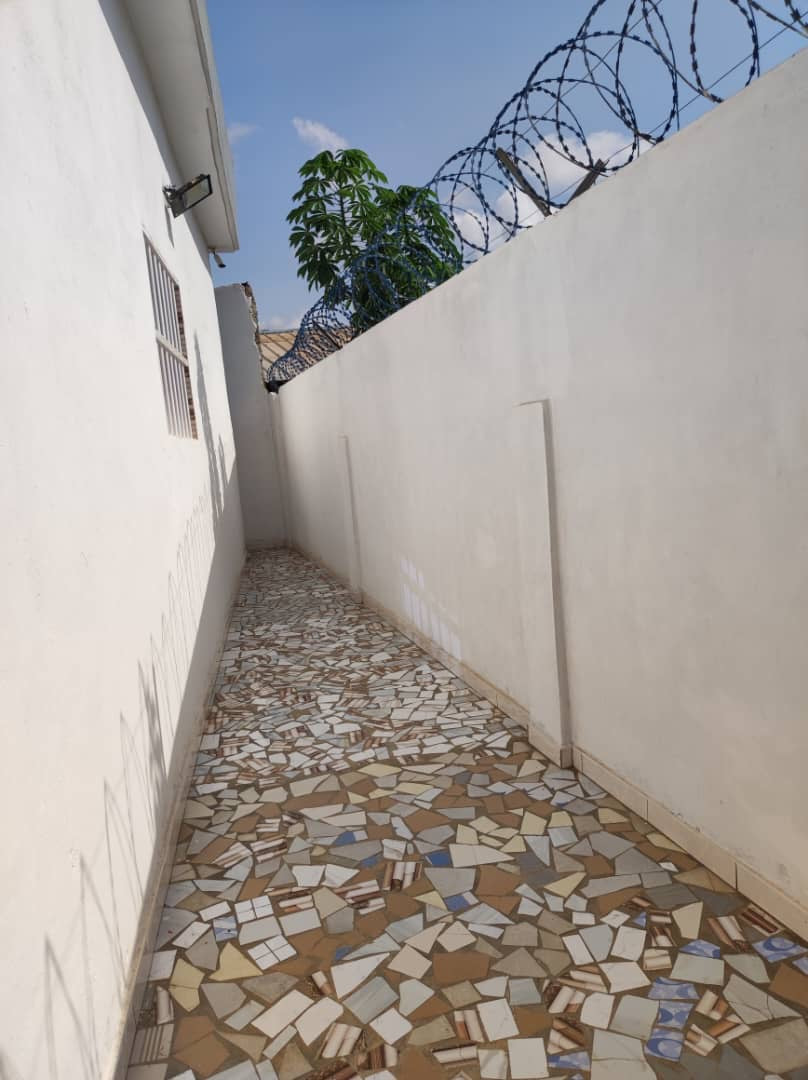 VILLA 4 PIÈCES À VENDRE À SÉGBÉ ARS – 55 MILLIONS FCFA