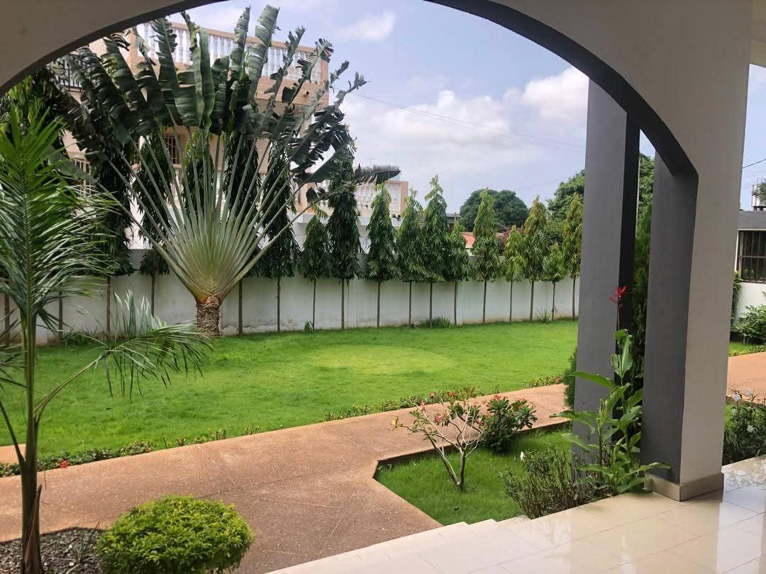 UNE VILLA 12 PIÈCES À VENDRE À  LOMÉ - BE-KLIKAME