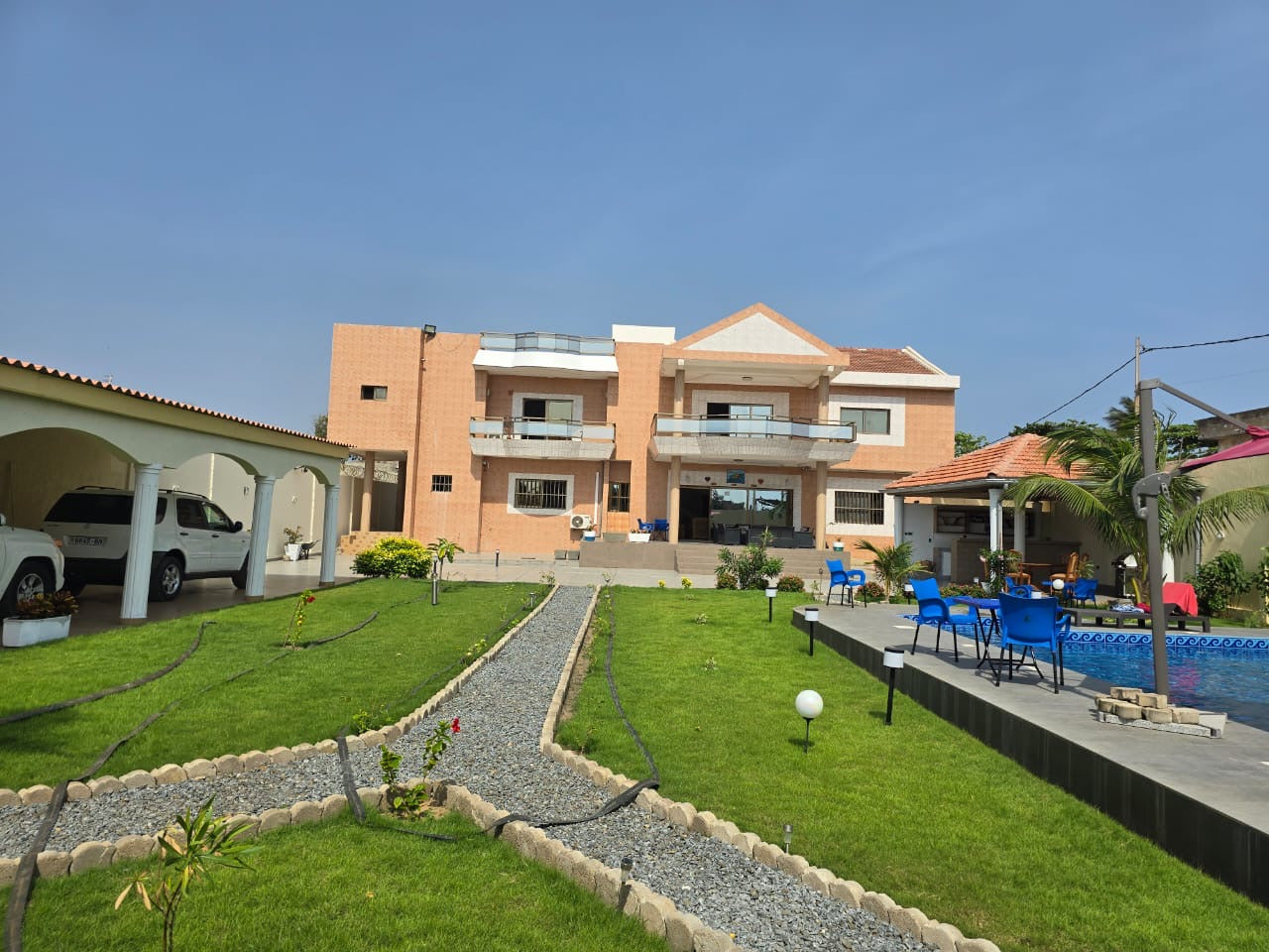 VILLA 10 PIÈCES À VENDRE À BAGUIDA CÔTÉ PLAGE – 1800 m² – TITRE FONCIER
