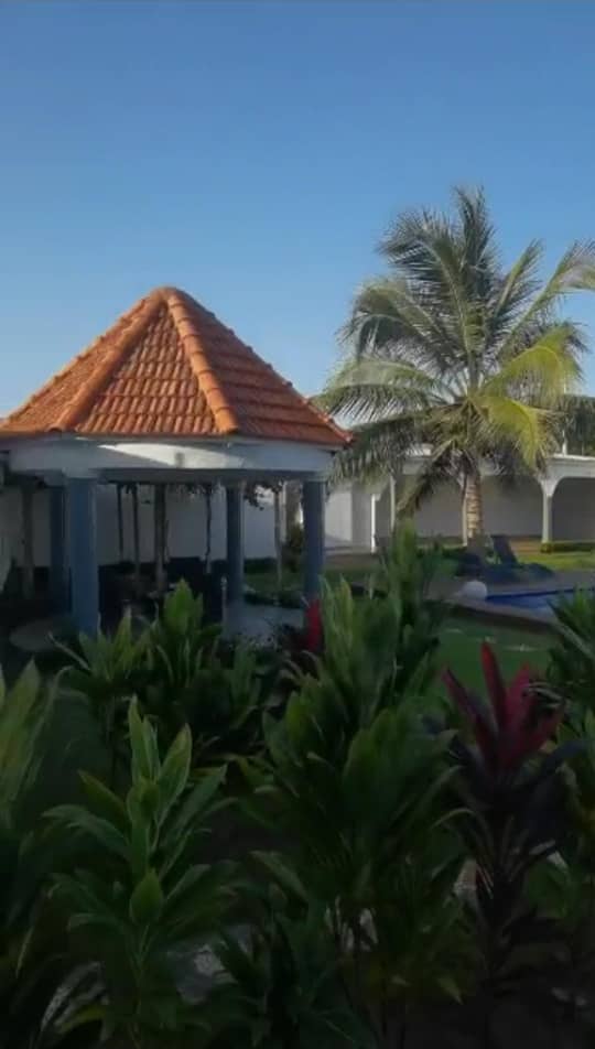 VILLA 15 PIÈCES À VENDRE À LOMÉ - BAGUIDA MONUMENT, CÔTÉ PLAGE